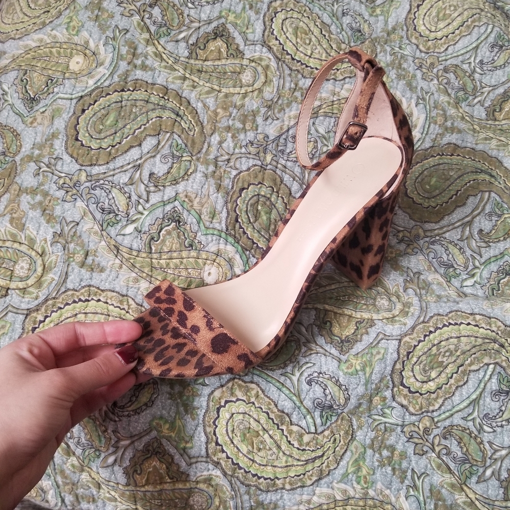 Leopard print heels!
